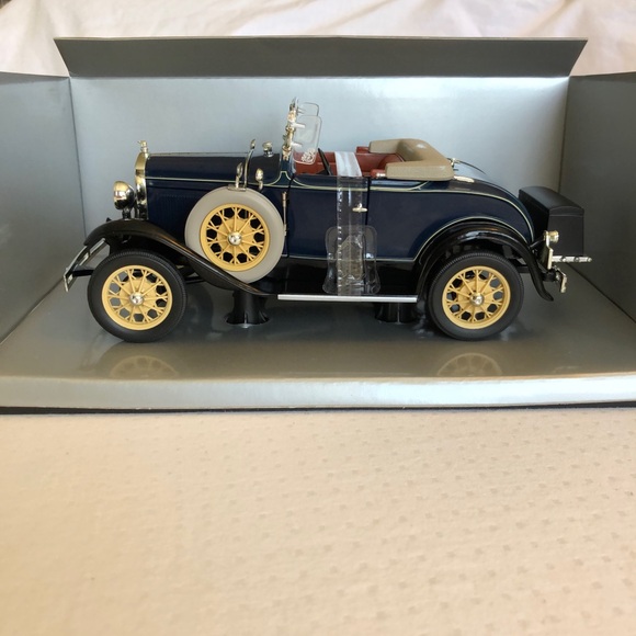 Motor City Classics 1:18th Diecast Metal Classic Car Model 1931 Ford Model “A” - Picture 3 of 8